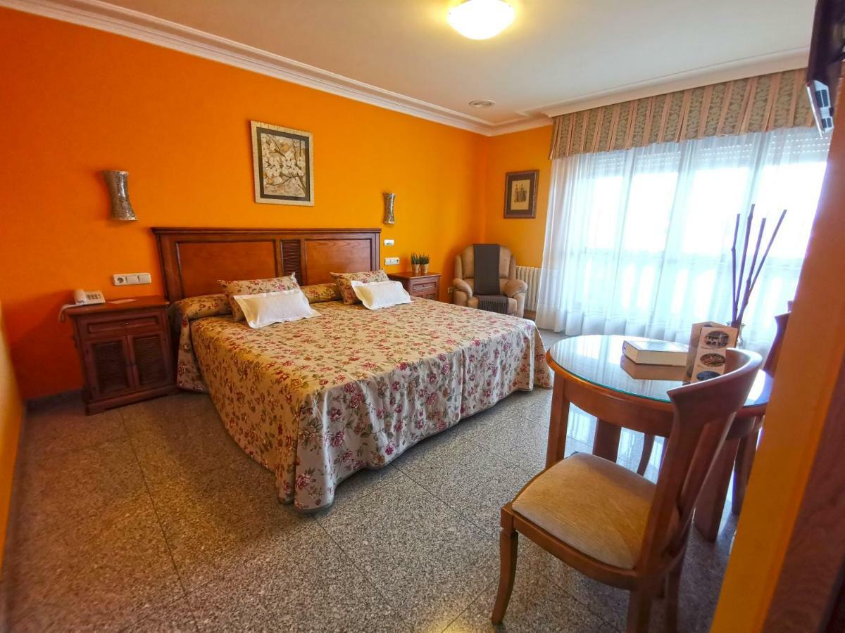 Hotel Linares Poio Exterior foto